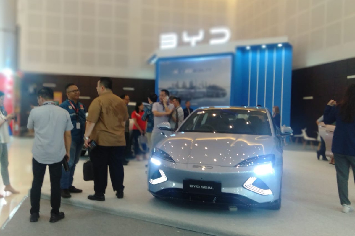 BYD Jadi Pusat Perhatian Warga Kota Surabaya