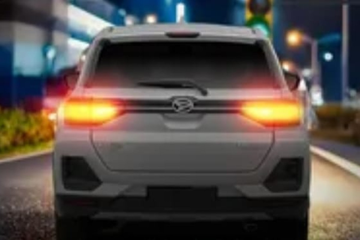 Jangan Nyalakan Lampu Hazard Saat Hujan! Hankook Tire Jelaskan Alasannya