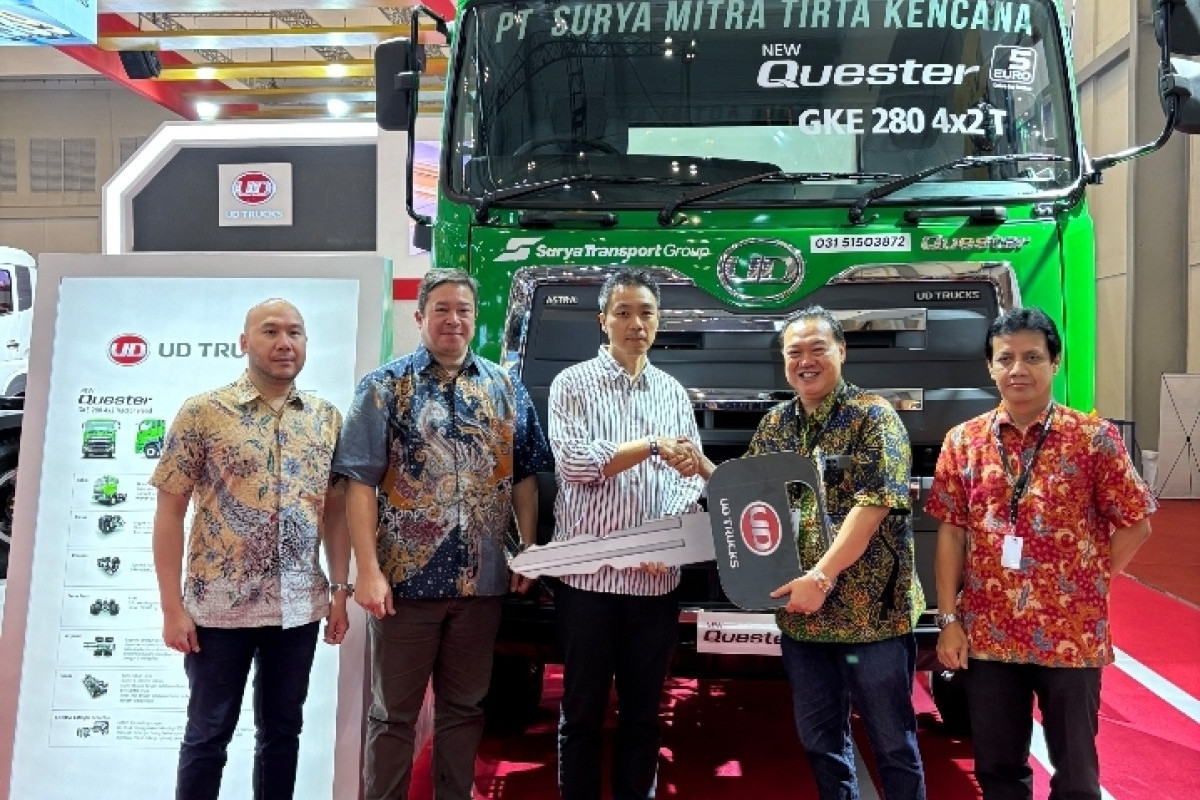 UD Trucks Lakukan Serah Terima 9 Unit Quester Ke PT Surya Tirta Kencana