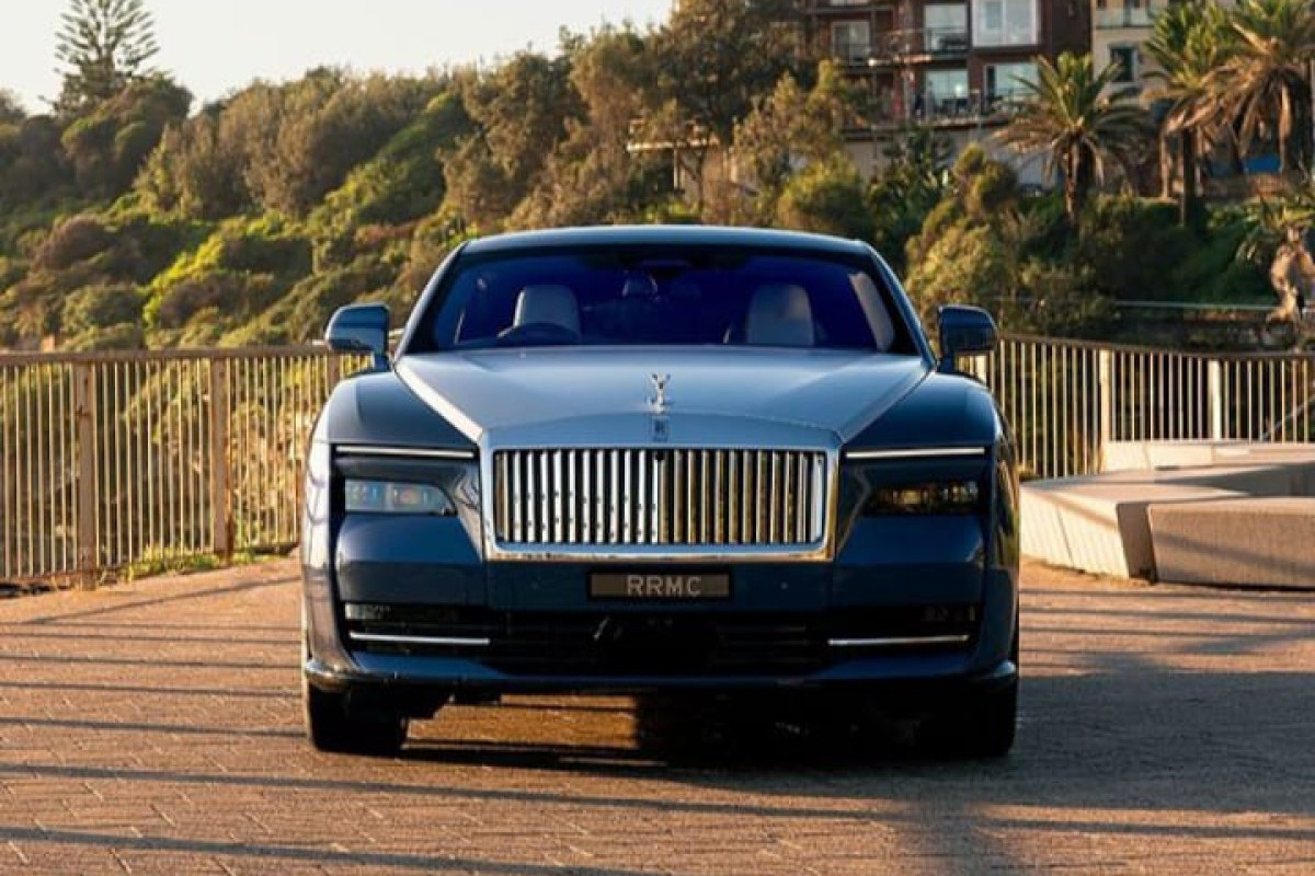Mobil Listrik Rolls-Royce Spectre Mengaspal di Surabaya, Simak Spesifikasinya