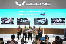 Wuling Berkolaborasi dengan JNE Tangerang, Serahkan 10 Unit Mitra EV untuk Logistik Hijau