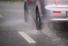 Waduh Kena Aquaplaning di Jalan saat Hujan, Cek Cara Mengatasinya Untuk Berkendara Lebih Aman