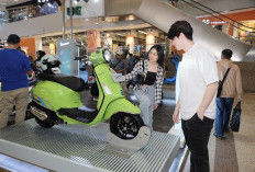 Vespa Primavera & Vespa Sprint 2024 terbaru Menyapa Warga Surabaya dengan Warna Warni Baru yang Ikonik